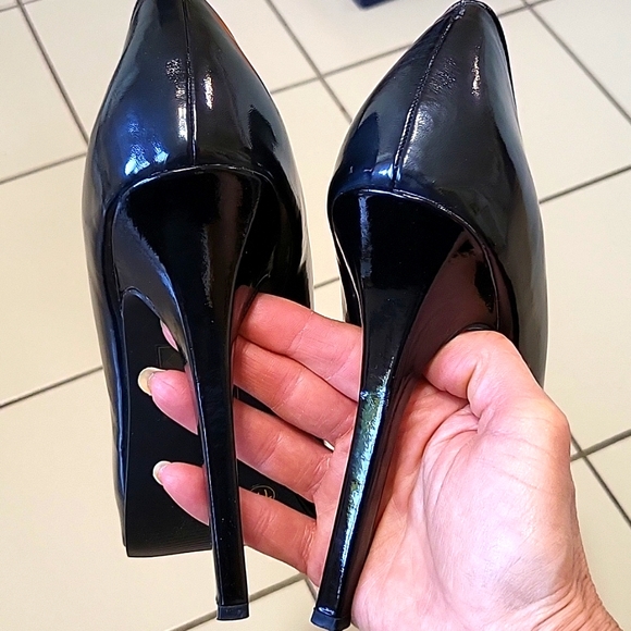 Super Sexy Faux-Patent Platform Stilettos! 7 - Picture 10 of 10